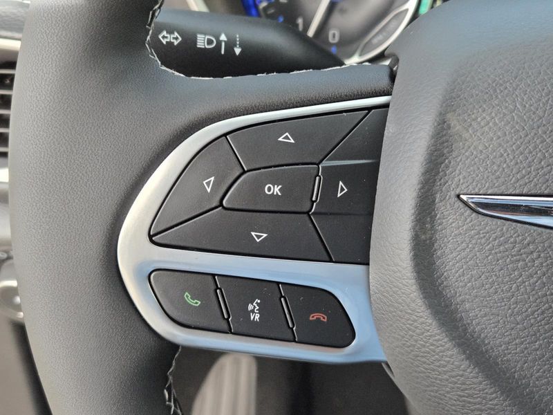 New 2026 Chrysler Pacifica Select FWD