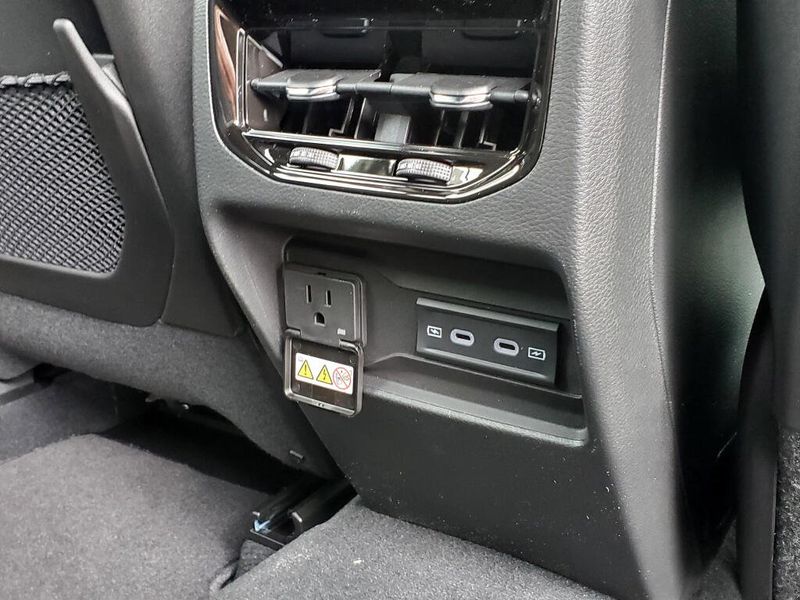 New 2026 Jeep Grand Cherokee Laredo Altitude 4x4