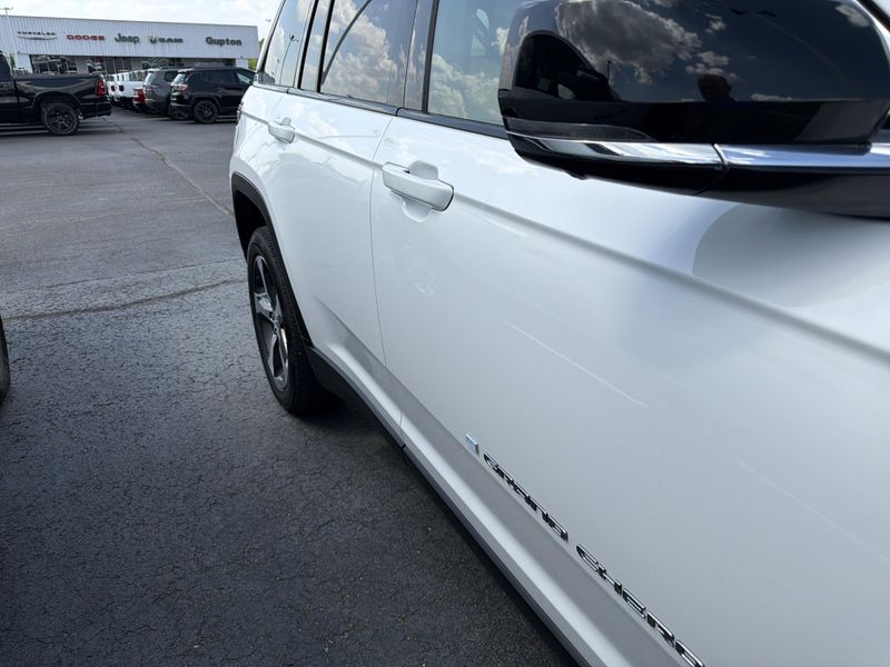Used 2023 Jeep Grand Cherokee LimitedImage 5