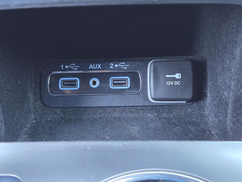 Used 2021 Jeep Grand Cherokee Laredo E 4x2