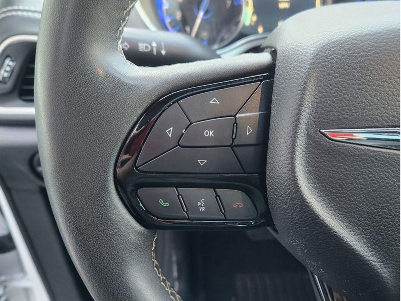 Used 2025 Chrysler Pacifica Limited S