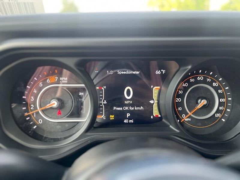 New 2025 Jeep Wrangler 4-door SaharaImage 16