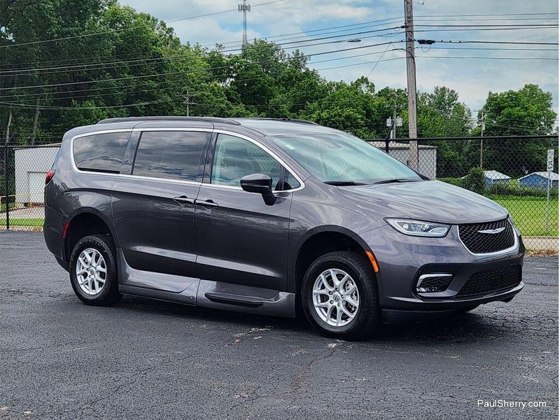 Used 2022 Chrysler Pacifica Touring L