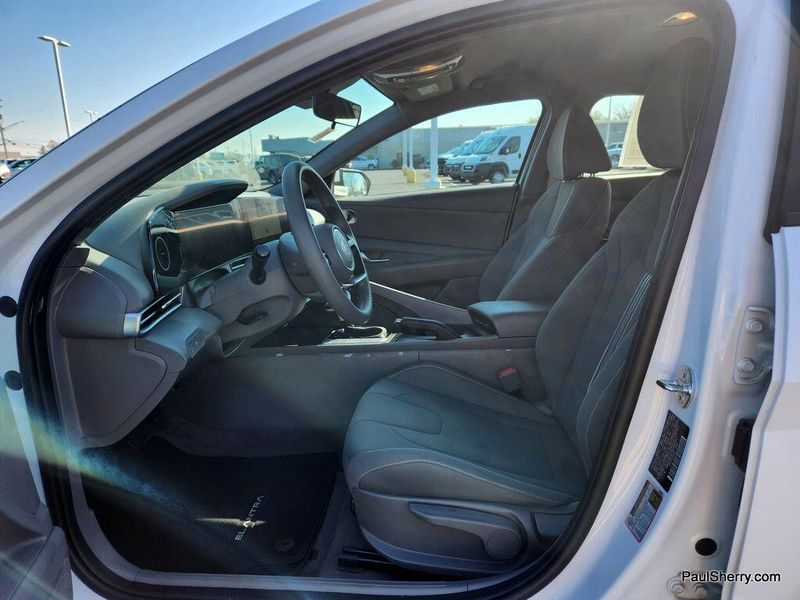 2024 Hyundai Elantra SELImage 20