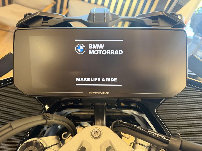 2026 BMW R 1300 RT ALPINE WHITE.. DEMO!!
