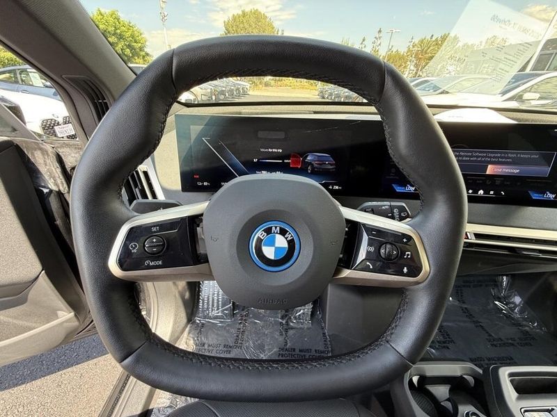 Used 2025 BMW iX xDrive50Image 23