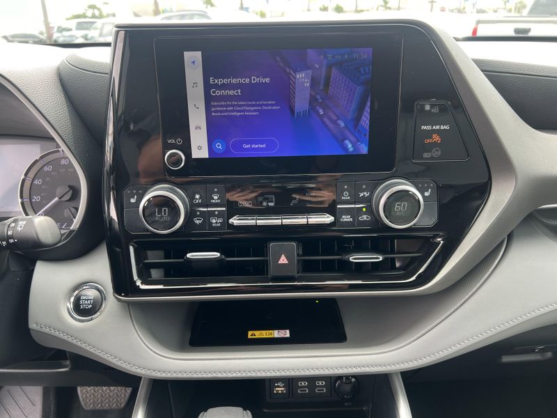 Used 2023 Toyota Highlander LImage 15