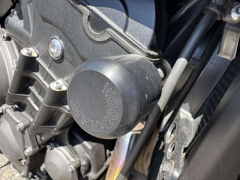 2019 Triumph Street Triple R LRH - JET BLACK 