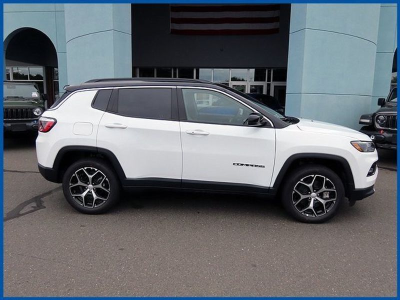 2024 Jeep Compass LimitedImage 2