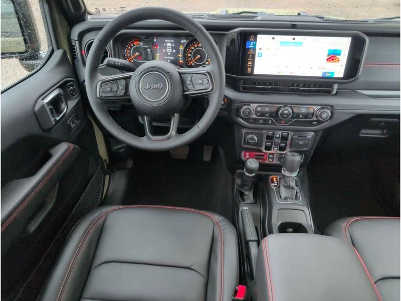 New 2025 Jeep Wrangler 4-door RubiconImage 32