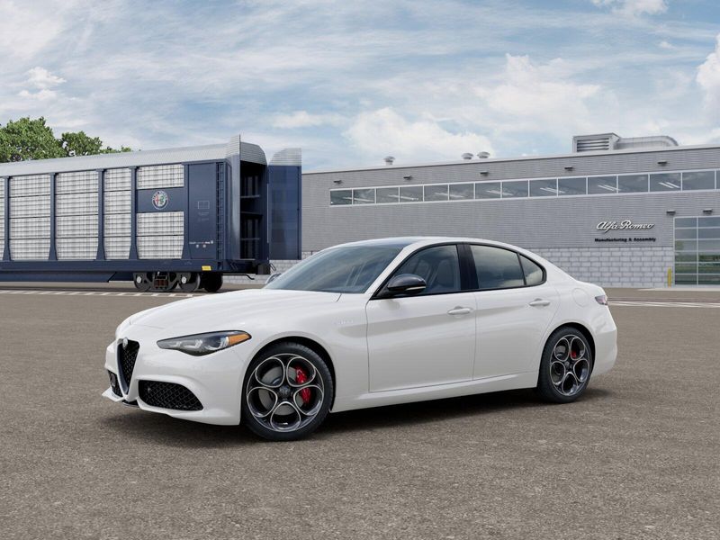 New 2026 Alfa Romeo Giulia AwdImage 21