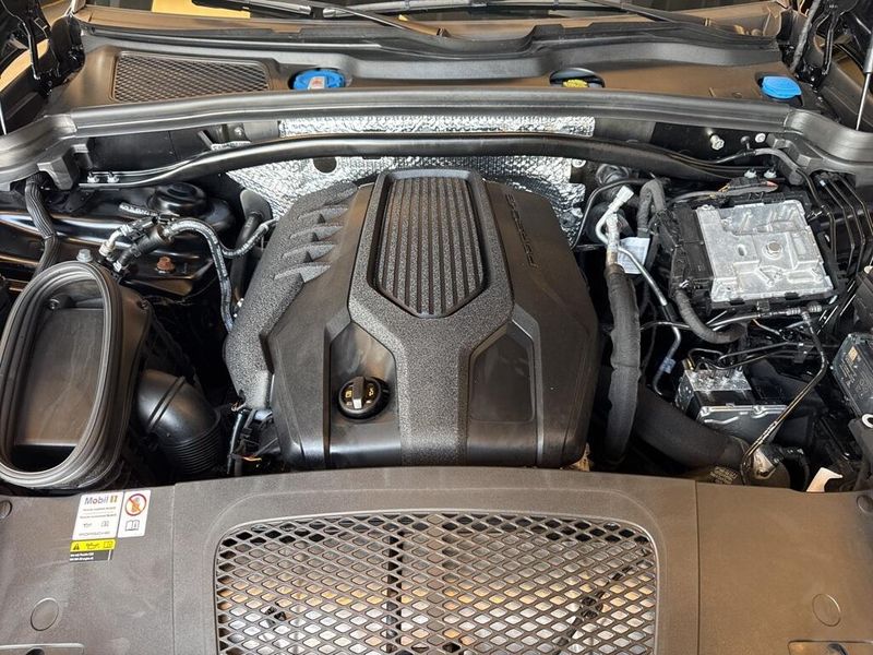 2023 Porsche Macan 