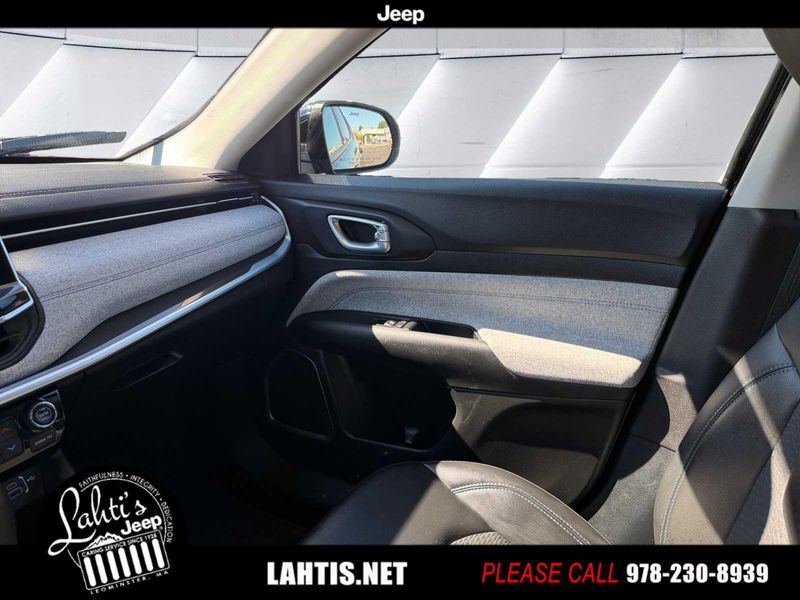 2022 Jeep Compass Latitude photo 10