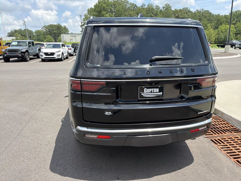 2022 Jeep Wagoneer Series IIIImage 17