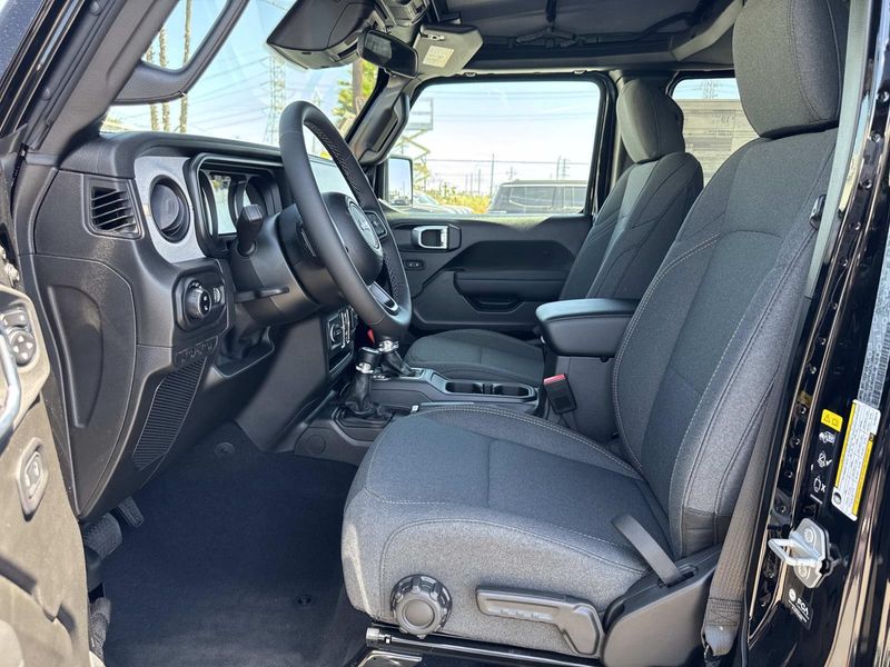 New 2026 Jeep Gladiator Sport S 4x4