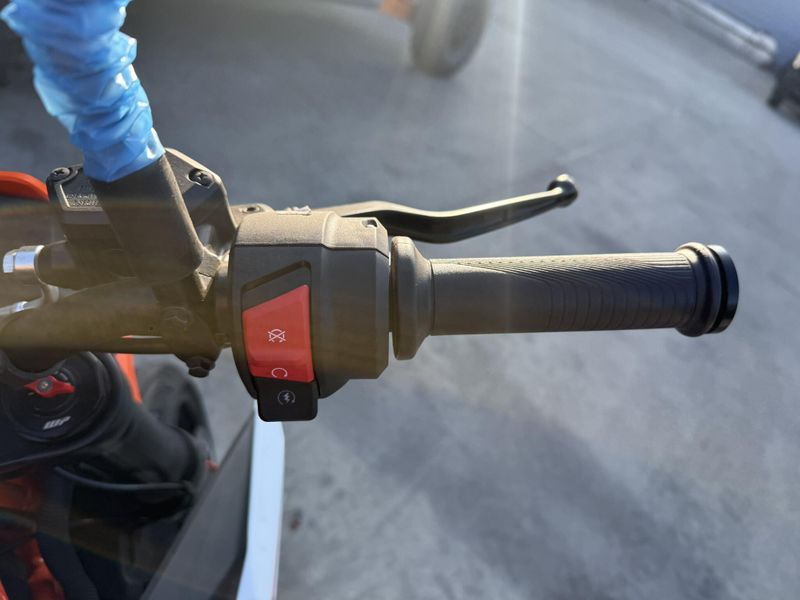 New 2025 KTM 390 SMC R Image 14