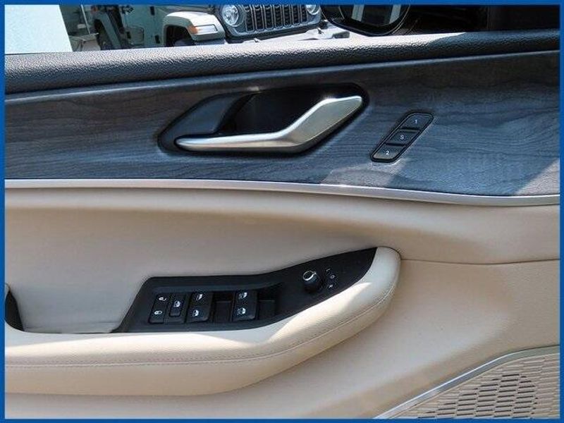 2022 Jeep Grand Cherokee L LimitedImage 13