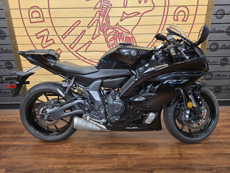 Used 2022 Yamaha YZF R7 Image 1