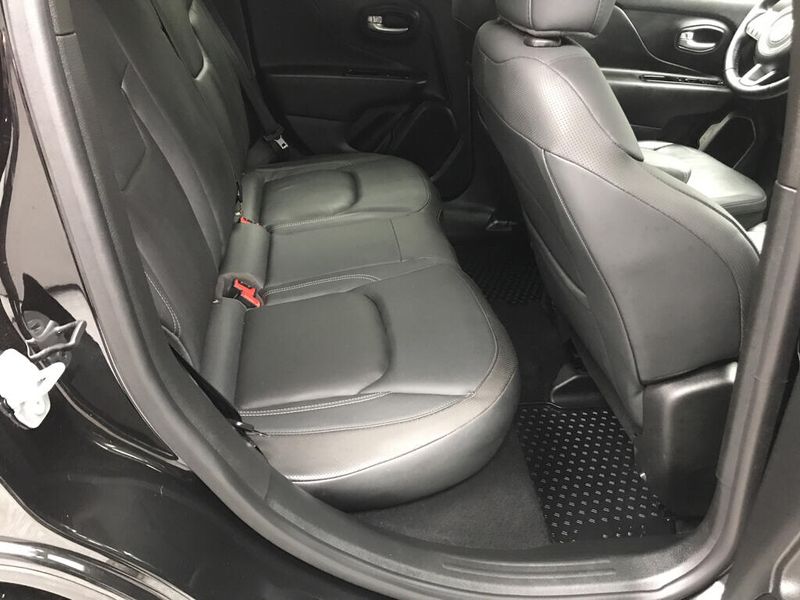 Used 2023 Jeep Renegade LimitedImage 16