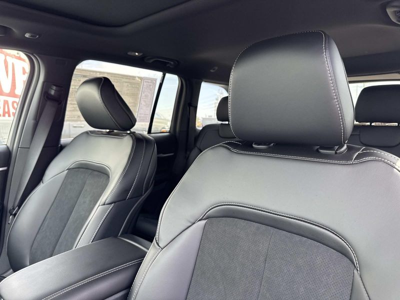 New 2026 Jeep Grand Cherokee Laredo Altitude 4x2
