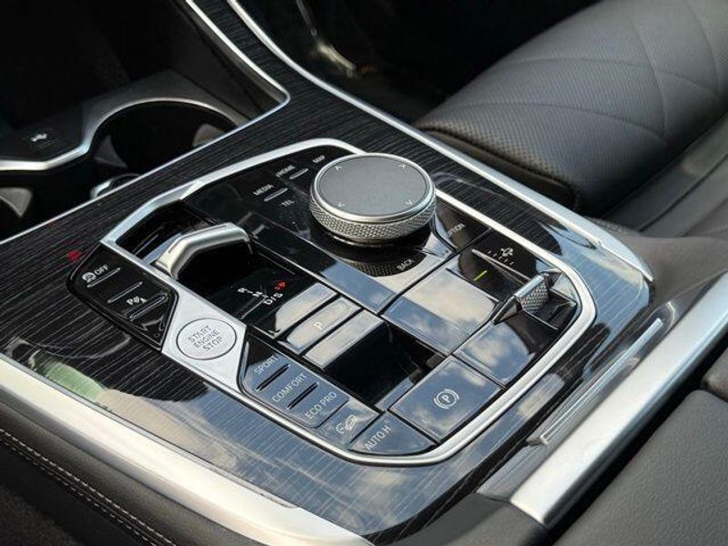 Used 2024 BMW X7 xDrive40iImage 27