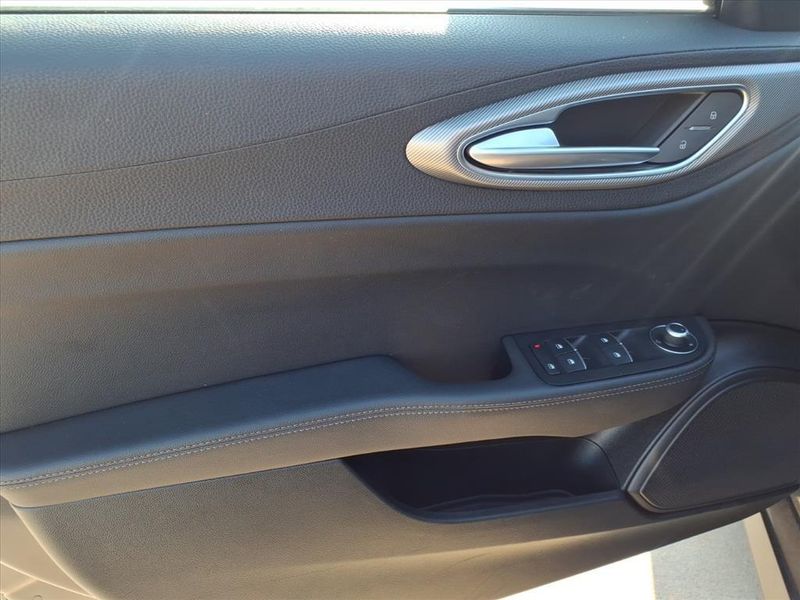 Used 2024 Alfa Romeo Giulia TiImage 14
