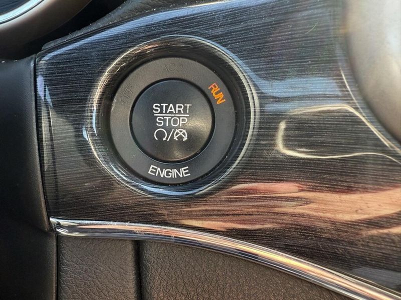 2016 Jeep Grand Cherokee Limited photo 18