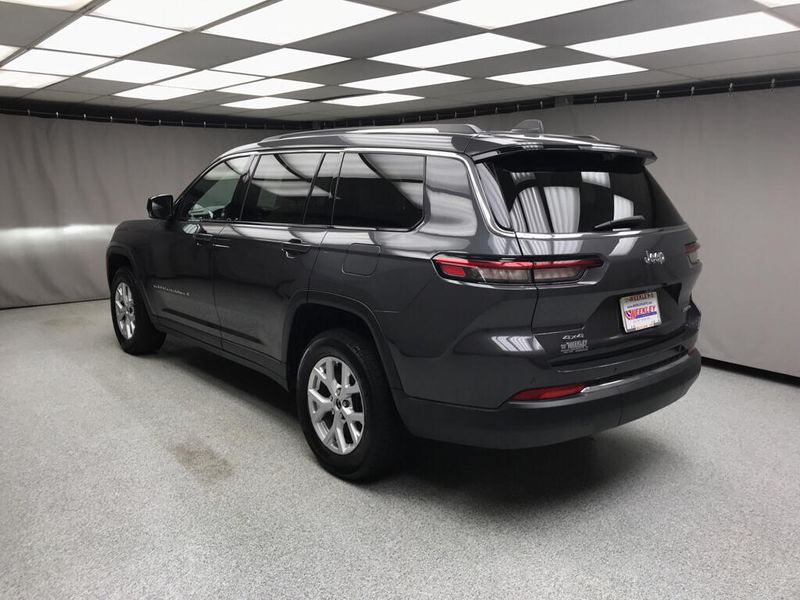 Used 2023 Jeep Grand Cherokee L LimitedImage 2