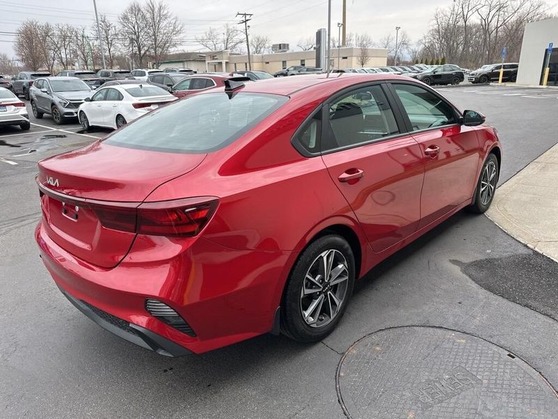 2024 Kia Forte LXSImage 6