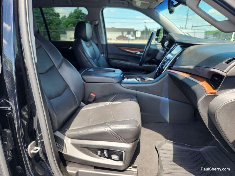 2019 Cadillac Escalade ESV Image 28