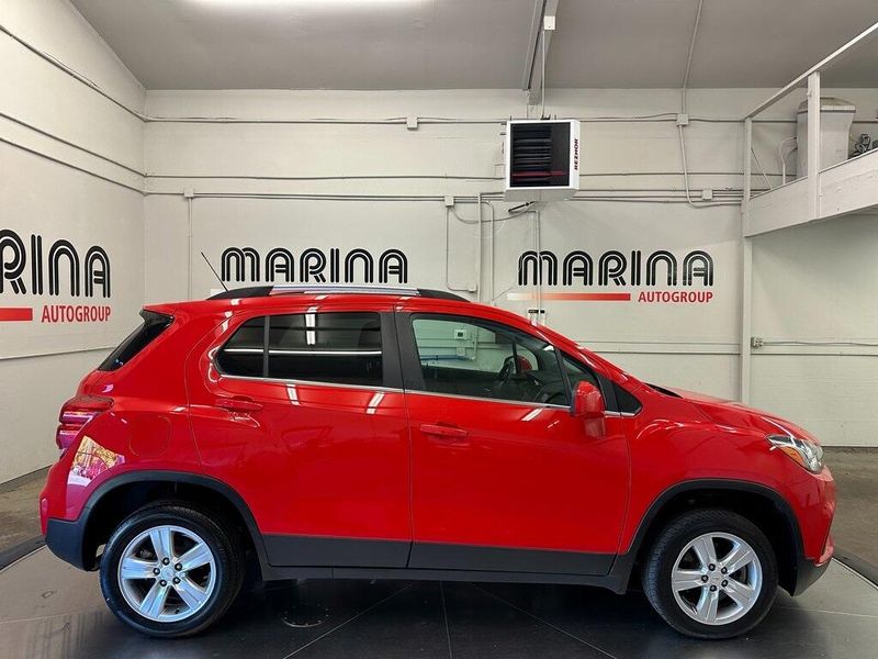 2020 Chevrolet Trax LT photo 2
