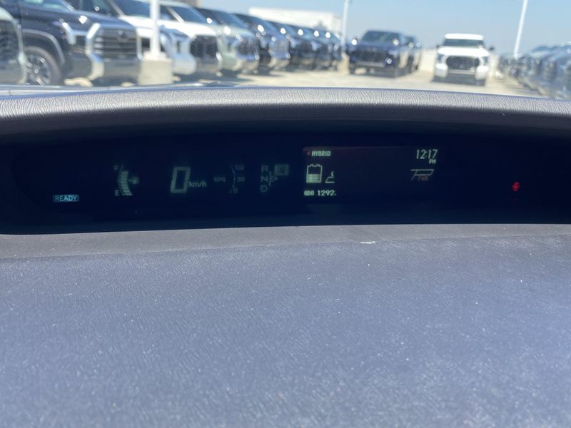 2014 Toyota Prius Plug-In AdvancedImage 28