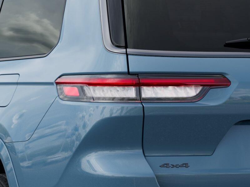 New 2026 Jeep Grand Cherokee L Summit 4x4Image 5
