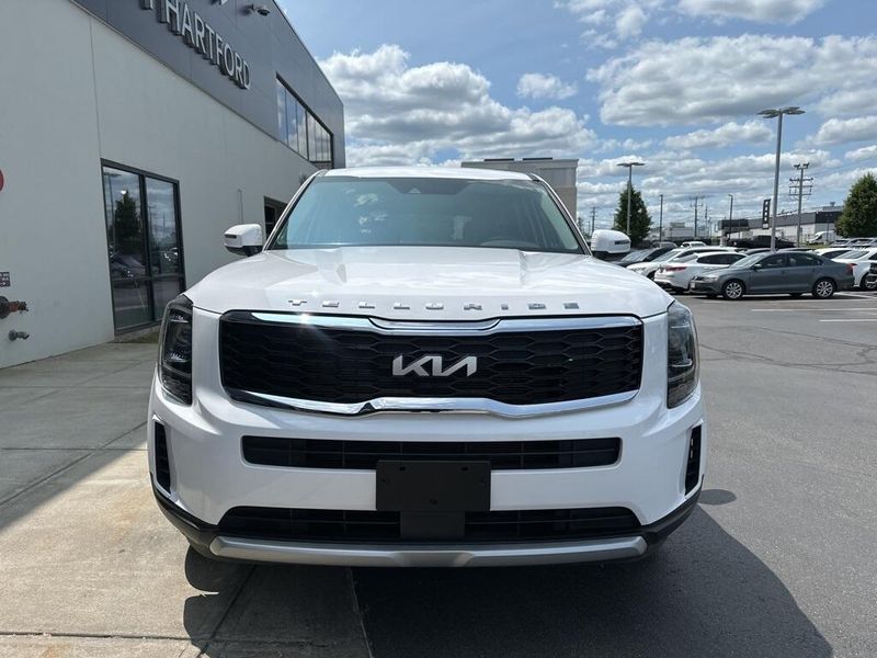 2022 Kia Telluride LXImage 2