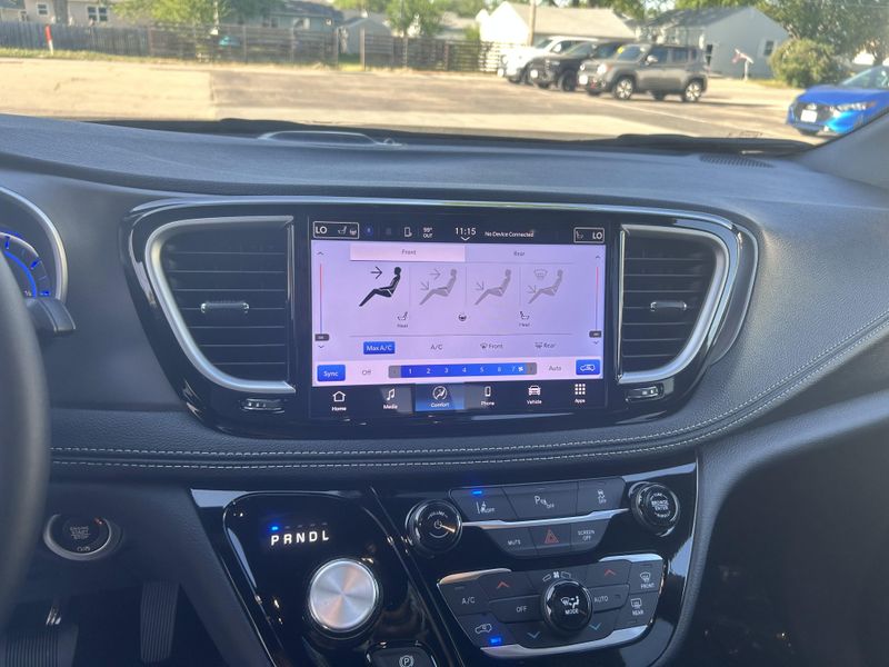 2025 Chrysler Pacifica Hybrid SelectImage 22