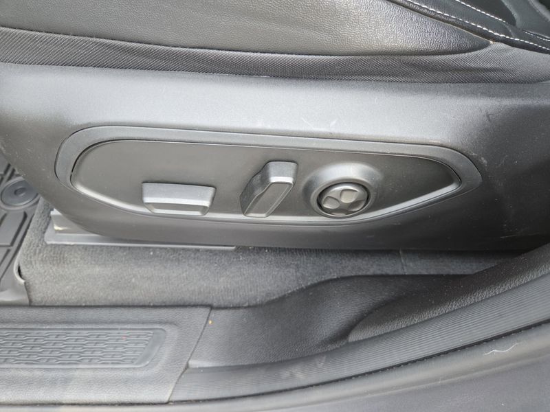 2023 Jeep Grand Cherokee Base photo 36