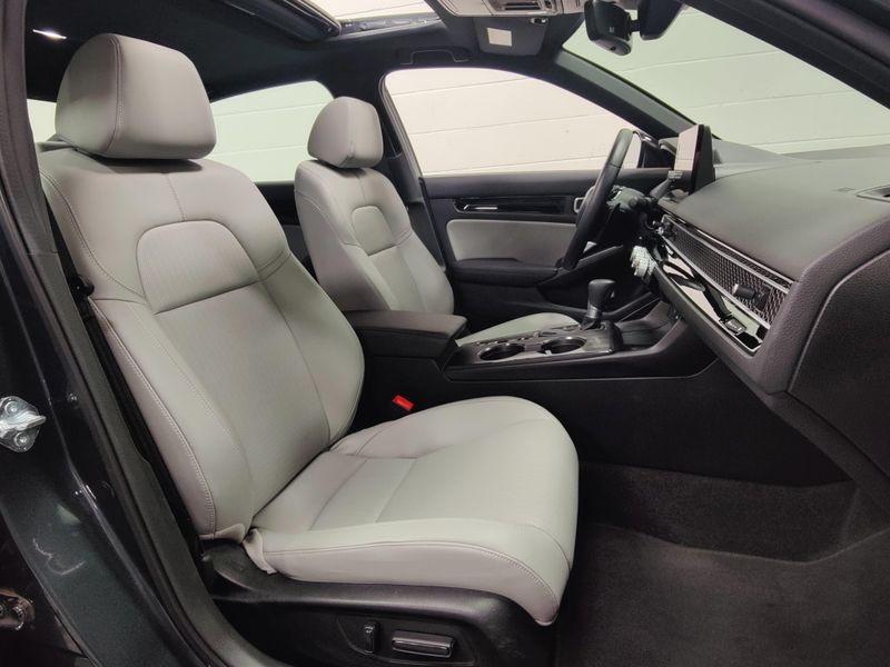 Used 2025 Honda Civic Sedan Hybrid Sport Touring w/SunroofImage 5