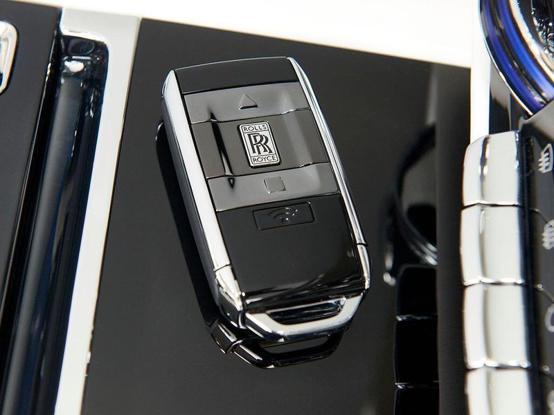 New 2026 Rolls-Royce Spectre Image 18