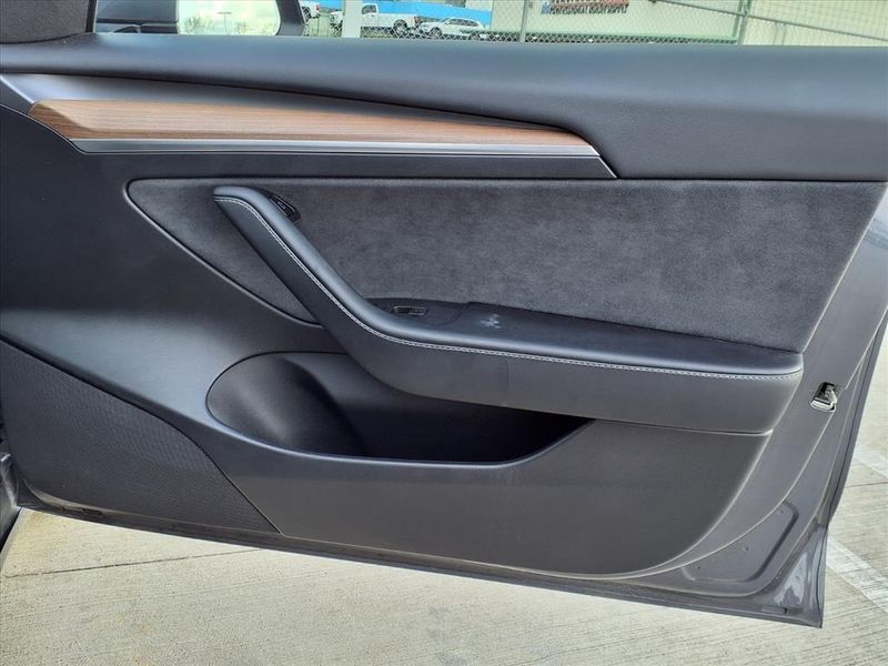 Used 2023 Tesla Model 3 BaseImage 12