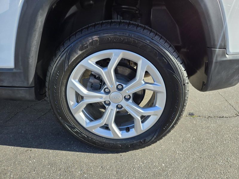 Used 2024 Jeep Compass Latitude 4x4