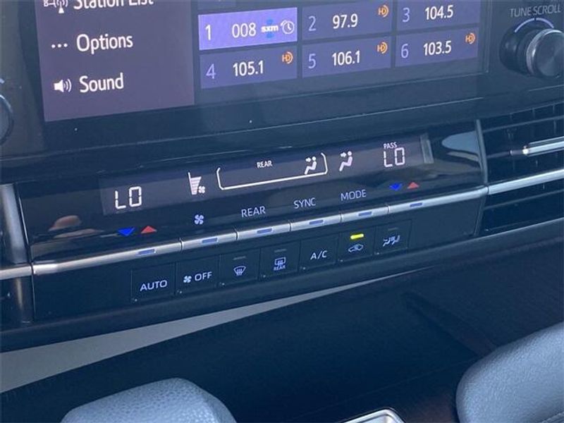 2021 Toyota Sienna LEImage 27