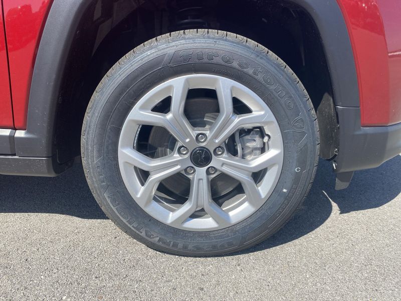2025 Jeep Compass Latitude photo 9