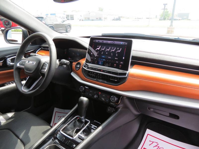 Used 2024 Jeep Compass Limited 4x4 4dr SUVImage 13