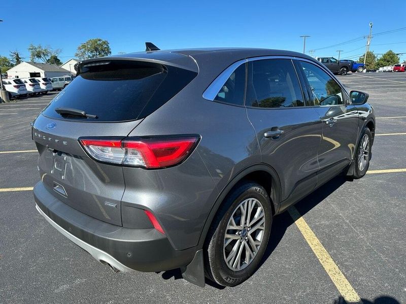 2022 Ford Escape SEL photo 3
