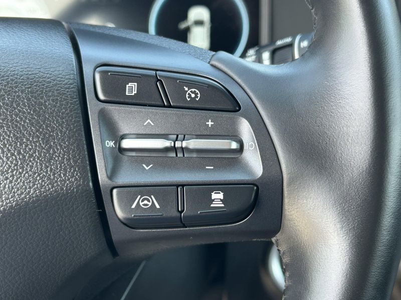 Used 2022 Hyundai Kona LimitedImage 26