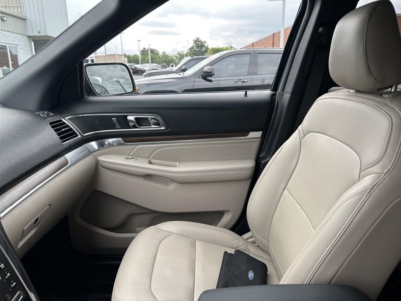 2019 Ford Explorer LimitedImage 27