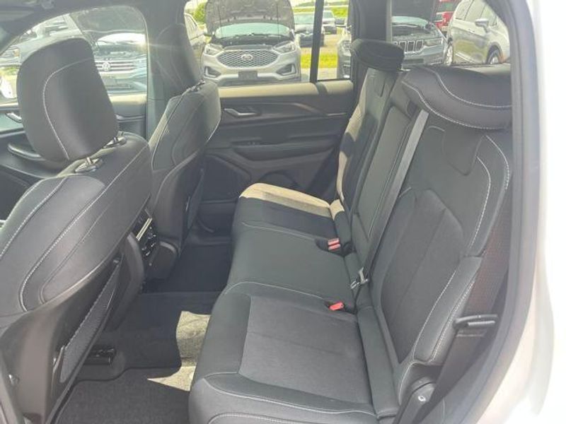 2025 Jeep Grand Cherokee Laredo X 4x4