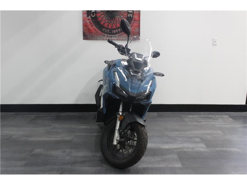 2025 Honda ADV160 Image 2