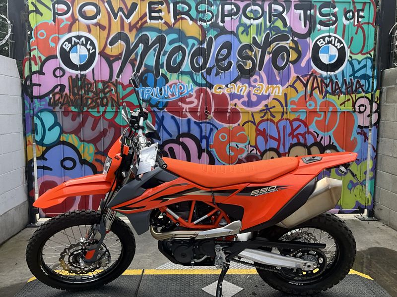 2023 KTM 690 ENDURO R Image 2