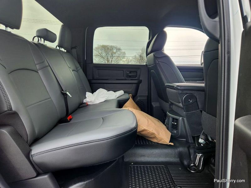 2024 RAM 5500 Tradesman Chassis Crew Cab 4x4 84